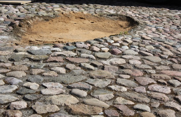 Prie Joninių slėnio buvęs akmuo perkeltas į kitą vietą
