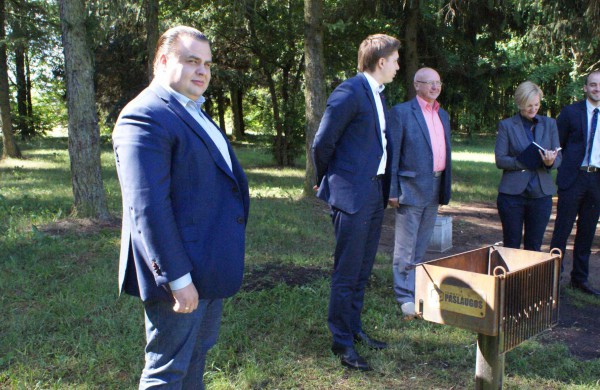 Prie Taurostos tvenkinio – kepsninės su stalais