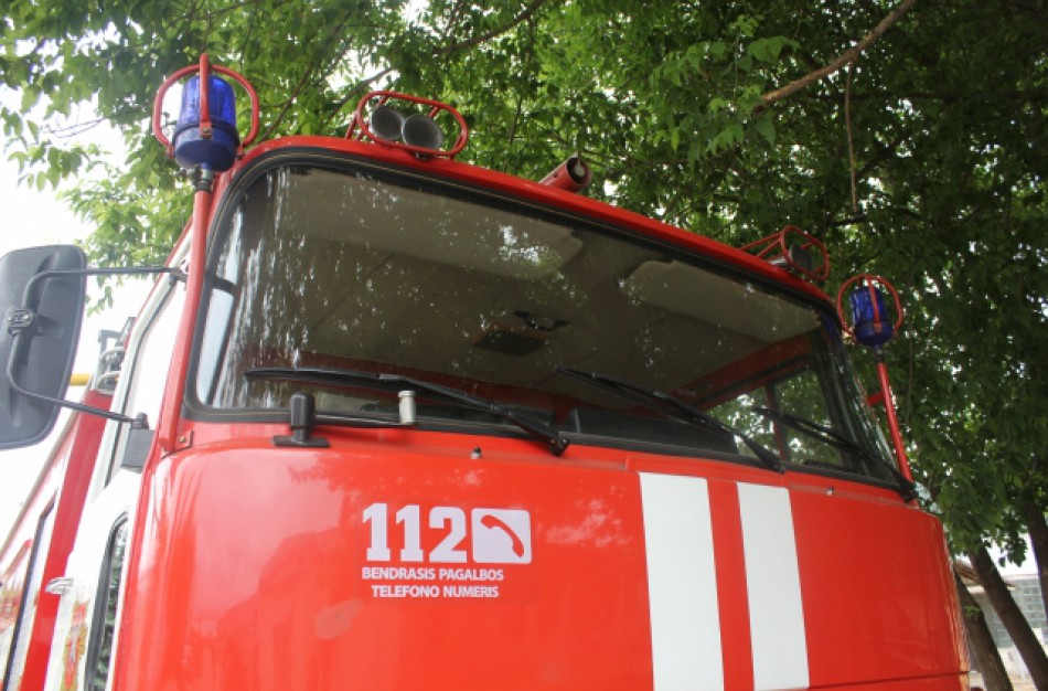 Gaisras kilo užsidegus virtuvės šluostei