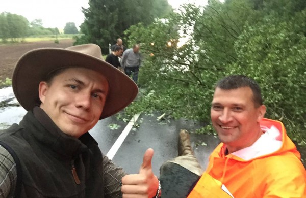 Vėtros padariniai Jonavoje – nuversti keli medžiai, žmonės nenukentėjo