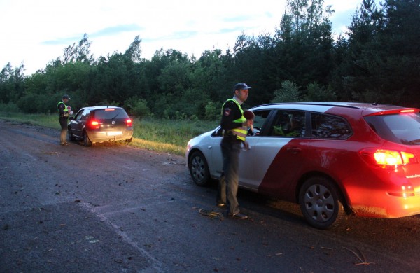 Galingo visureigio vairuotojas – pareigūnams: „Galima, aš baudą sumokėsiu?“