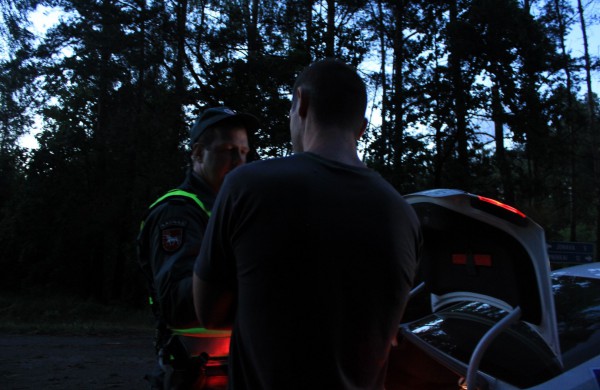 Galingo visureigio vairuotojas – pareigūnams: „Galima, aš baudą sumokėsiu?“