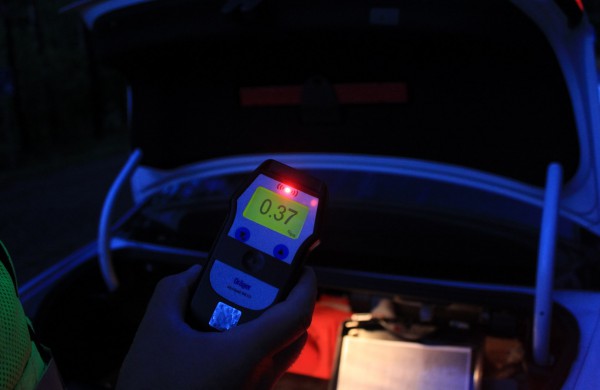 Galingo visureigio vairuotojas – pareigūnams: „Galima, aš baudą sumokėsiu?“