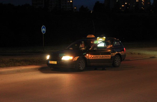 Galingo visureigio vairuotojas – pareigūnams: „Galima, aš baudą sumokėsiu?“