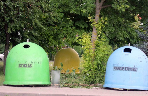 Tarnybos šalina vėtros padarinius, dalis gyventojų liko be elektros ir vandens