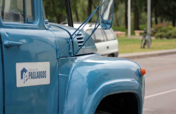 Tarnybos šalina vėtros padarinius, dalis gyventojų liko be elektros ir vandens