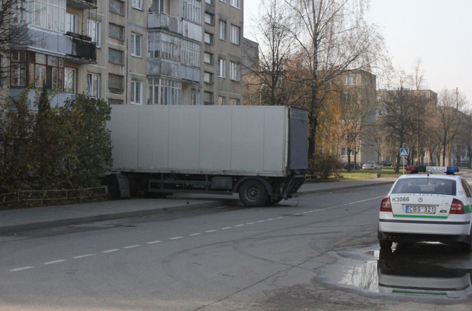 Kosmonautų gatvėje – neįprastas eismo įvykis