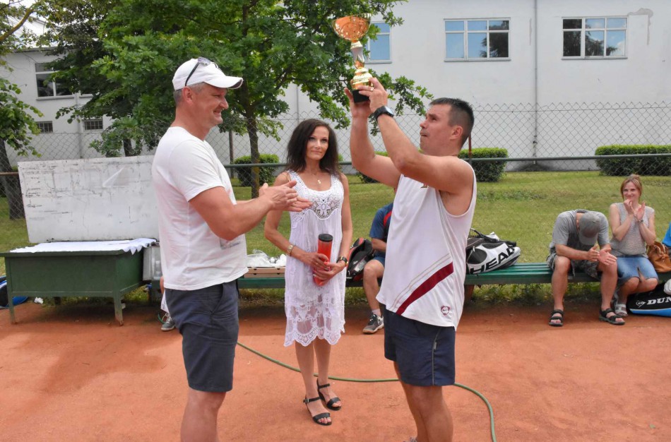 Finale Jonavos lauko tenisininkas pranoko sostinės atstovą