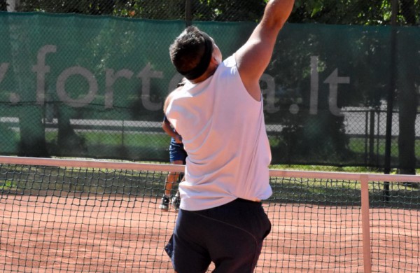 Finale Jonavos lauko tenisininkas pranoko sostinės atstovą