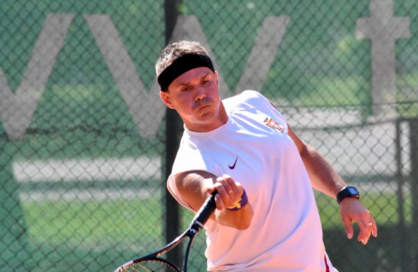 Finale Jonavos lauko tenisininkas pranoko sostinės atstovą