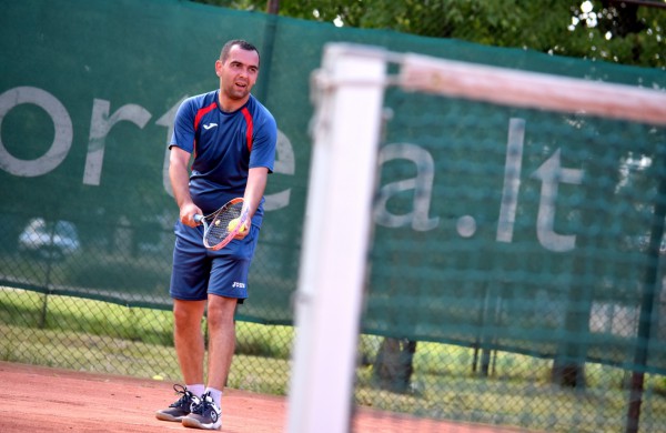 Finale Jonavos lauko tenisininkas pranoko sostinės atstovą