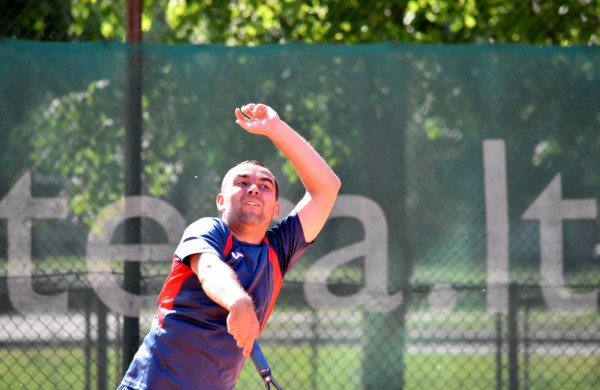 Finale Jonavos lauko tenisininkas pranoko sostinės atstovą