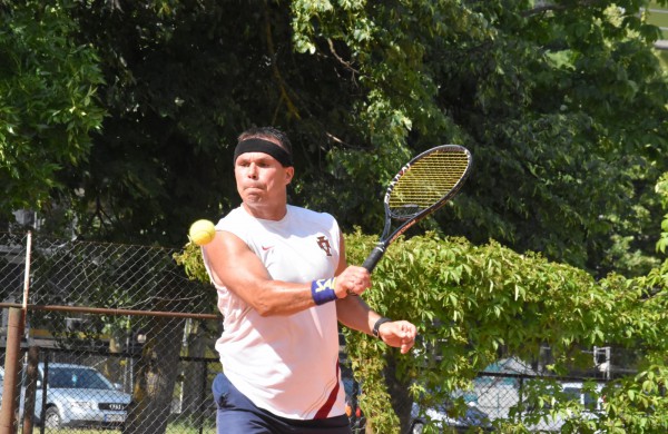 Finale Jonavos lauko tenisininkas pranoko sostinės atstovą