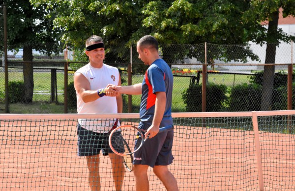 Finale Jonavos lauko tenisininkas pranoko sostinės atstovą