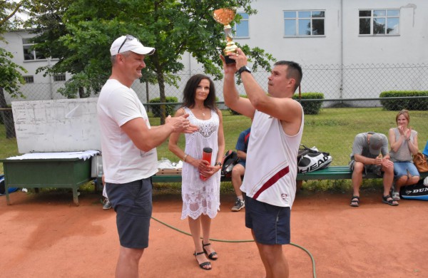 Finale Jonavos lauko tenisininkas pranoko sostinės atstovą
