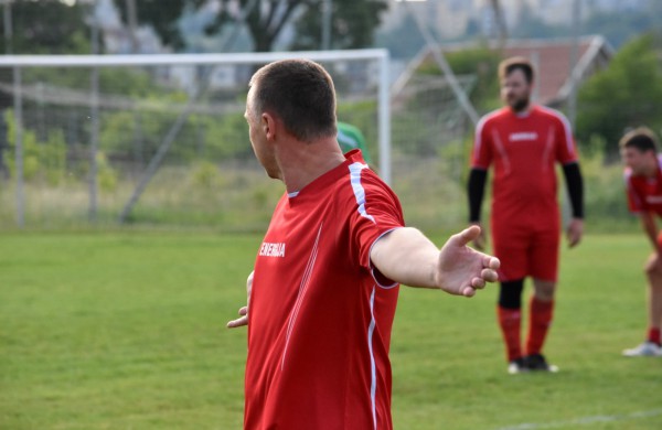 Devintasis turas: pirmosios lygiosios ir pirmasis policininkų taškas