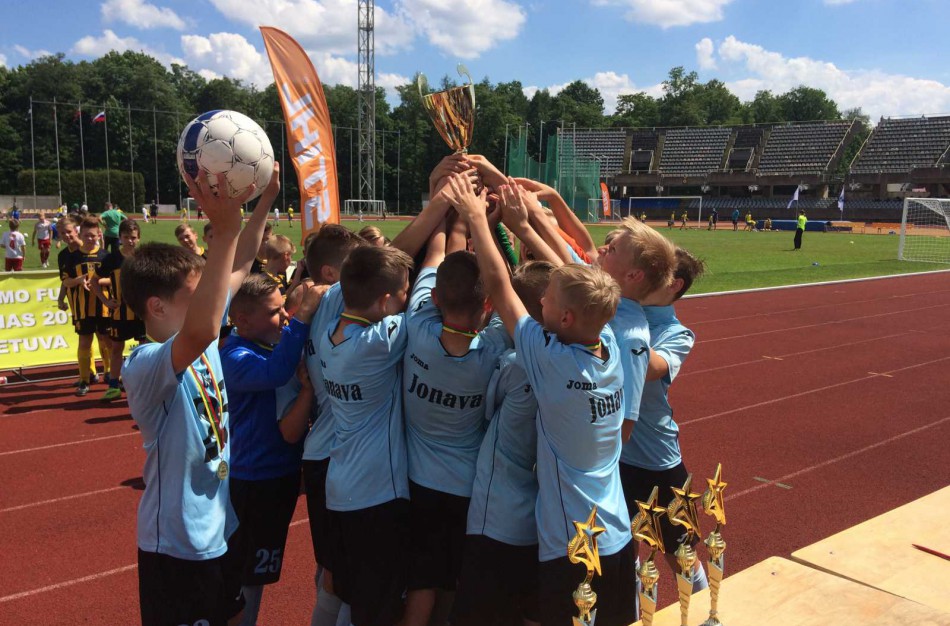 Jonavos futbolo ateitis – savo amžiaus grupės turnyro nugalėtojai