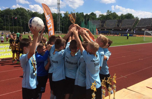 Jonavos futbolo ateitis – savo amžiaus grupės turnyro nugalėtojai