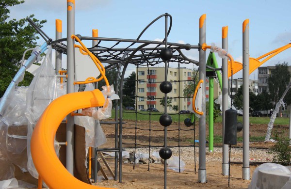Naujoji vaikų žaidimų aikštelė bus baigta netrukus po Joninių