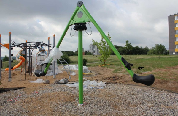 Naujoji vaikų žaidimų aikštelė bus baigta netrukus po Joninių