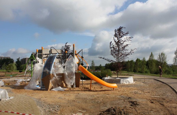 Naujoji vaikų žaidimų aikštelė bus baigta netrukus po Joninių