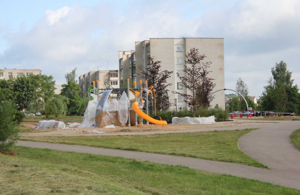 Naujoji vaikų žaidimų aikštelė bus baigta netrukus po Joninių