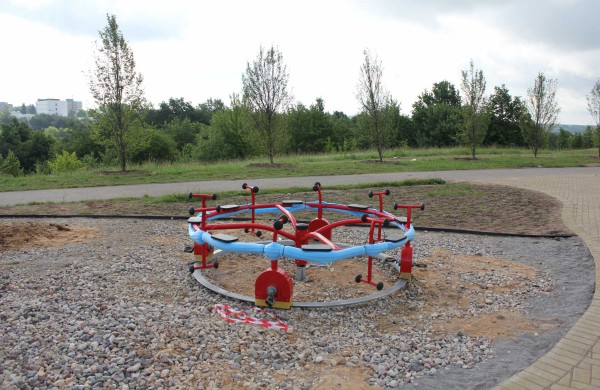 Naujoji vaikų žaidimų aikštelė bus baigta netrukus po Joninių