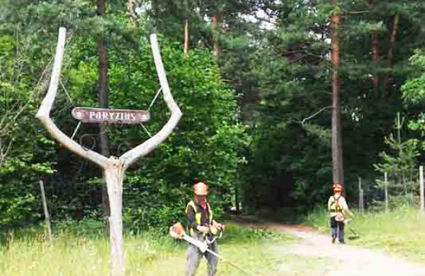 Prieš „Brexit“ referendumą  tvarkomas įvažiavimas į Jonavos Londono kaimą