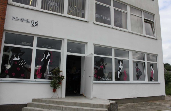 Kviečia apsilankyti naujai atidarytoje drabužių parduotuvėje