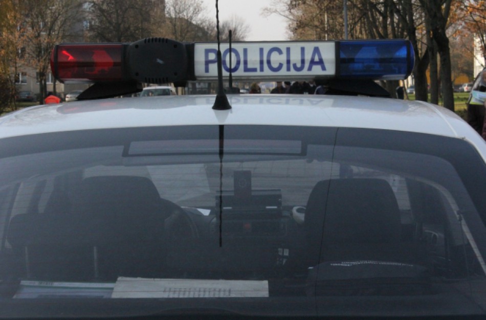 Į jonaviečio namą bandė įsibrauti vagis (video)