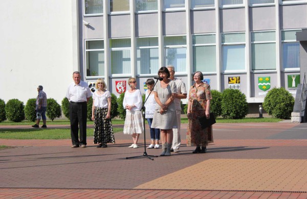 Jonava švenčia Jonines – Santarvės aikštėje iškelta Jonų respublikos vėliava