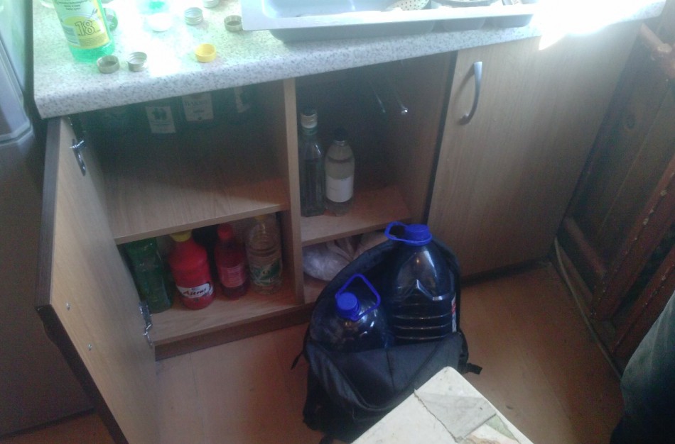 Patikrinimas Jonavoje – pilstukas, naminė degtinė ir kontrabandinės cigaretės