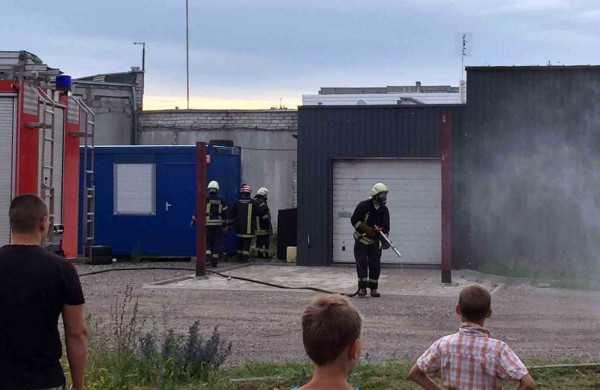 Degančios šiukšlės sukėlė nerimo ir ugniagesiams, ir medikams