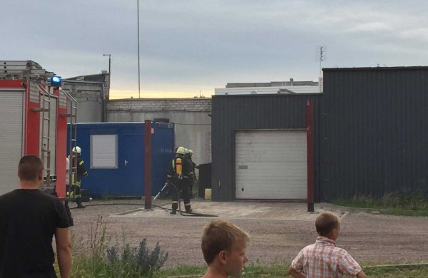 Degančios šiukšlės sukėlė nerimo ir ugniagesiams, ir medikams