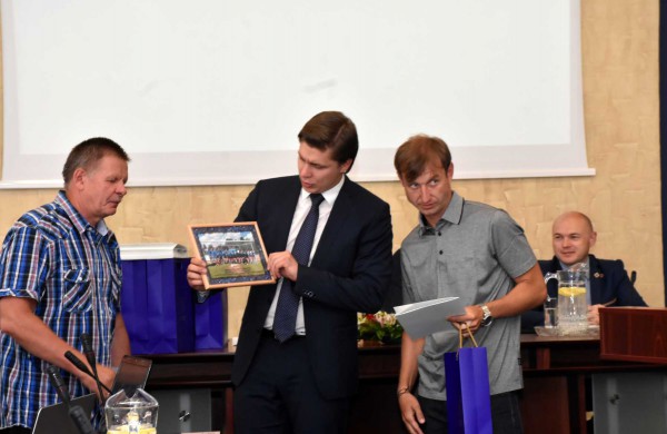 Apdovanoti jaunieji futbolininkai