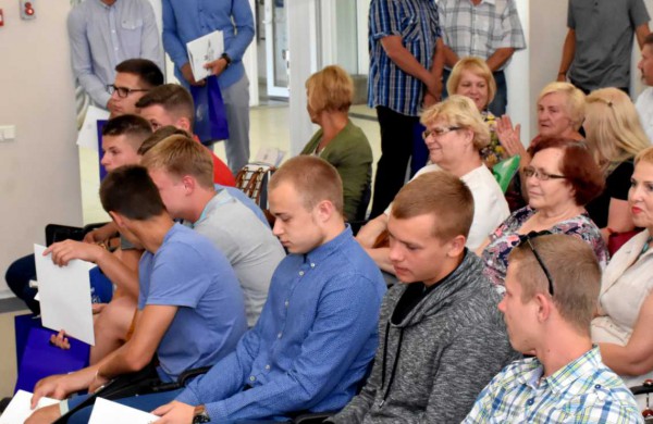 Apdovanoti jaunieji futbolininkai