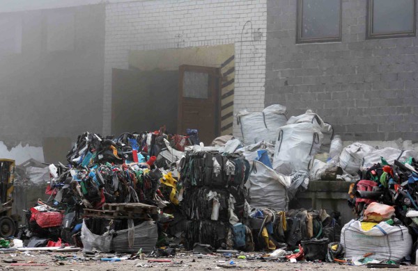 Gaisras kilo atliekų apdorojimo įmonėje „Reneka“ 