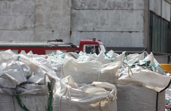 Gaisras kilo atliekų apdorojimo įmonėje „Reneka“ 