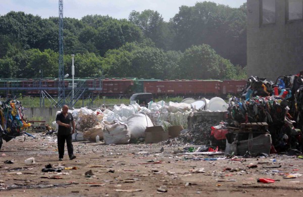 Gaisras kilo atliekų apdorojimo įmonėje „Reneka“ 