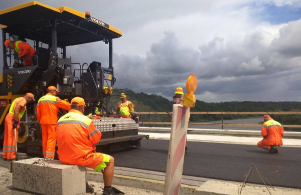  Sunkvežimis užvažiavo ant darbininko, vyro būklė – sunki