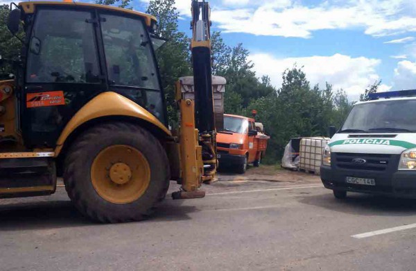  Sunkvežimis užvažiavo ant darbininko, vyro būklė – sunki