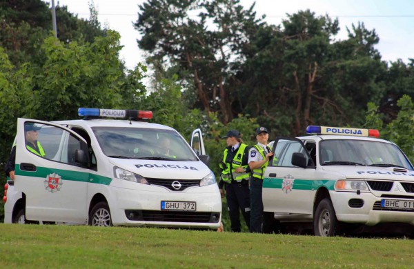 Jonavoje minint Valstybės dieną į 25 metrų aukštį iškelta trispalvė