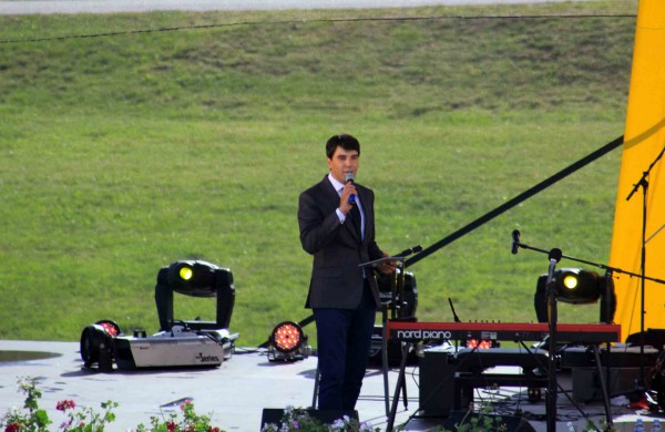 Jonavoje minint Valstybės dieną į 25 metrų aukštį iškelta trispalvė