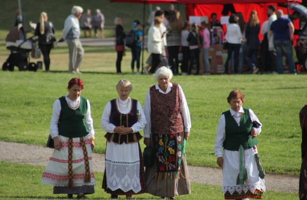Jonavoje minint Valstybės dieną į 25 metrų aukštį iškelta trispalvė