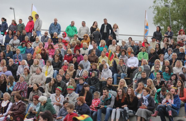 Jonavoje minint Valstybės dieną į 25 metrų aukštį iškelta trispalvė