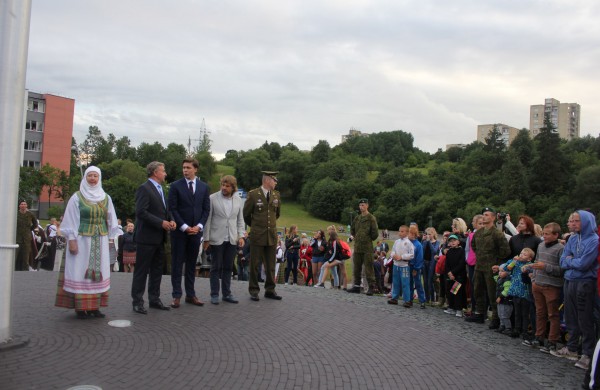 Jonavoje minint Valstybės dieną į 25 metrų aukštį iškelta trispalvė