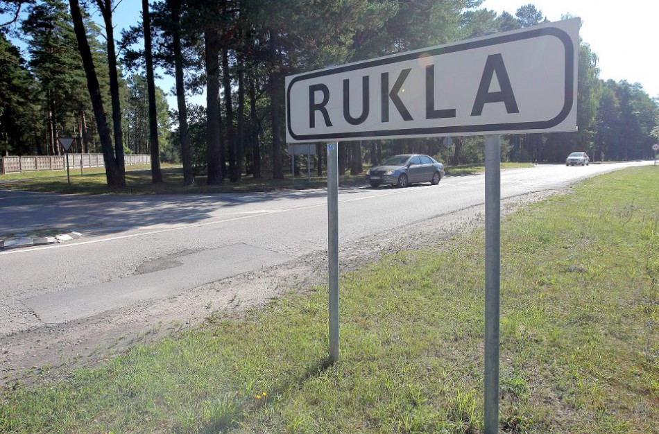 Smarkiai nuo alkoholio apsvaigęs Ruklos gyventojas iškrito iš ketvirto aukšto balkono 