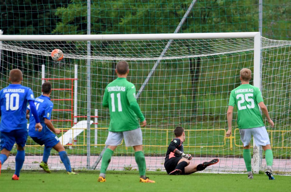 Įvarčių ir lietaus gausoje – „Lietavos“ pergalė