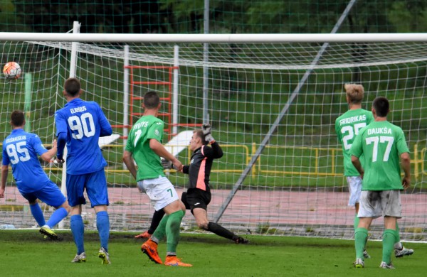 Įvarčių ir lietaus gausoje – „Lietavos“ pergalė