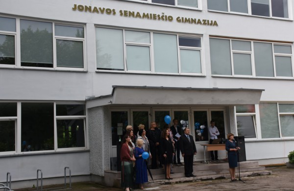 Senamiesčio gimnazijos abiturientams - brandos atestatai 